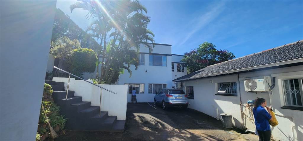 275  m² Commercial space in Amanzimtoti photo number 3