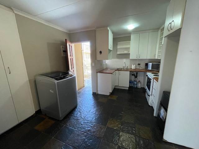 3 Bed Apartment in Radiokop photo number 7