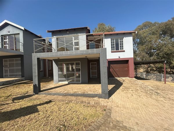 3 Bedroom Townhouse 3 Bedroom Townhouse