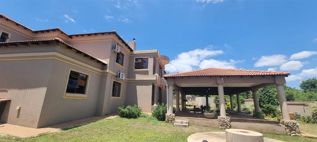 6 Bed House in Malelane photo number 13