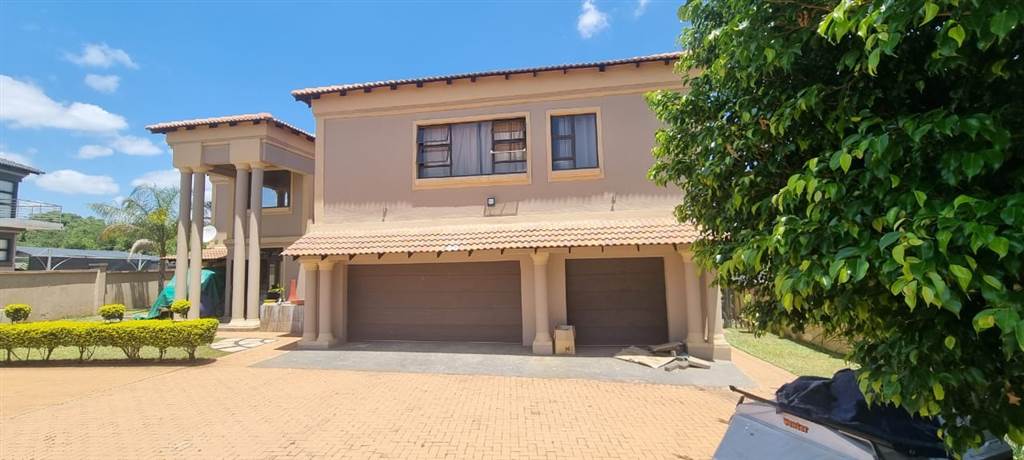 6 Bed House in Malelane photo number 12