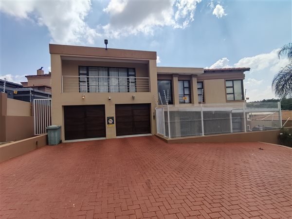 5 Bedroom House 5 Bedroom House