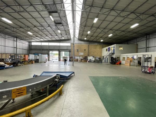 1 725  m² Industrial space