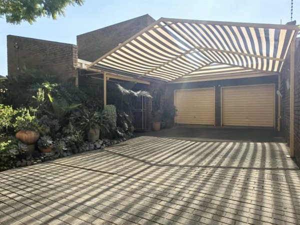 3 Bedroom Townhouse 3 Bedroom Townhouse