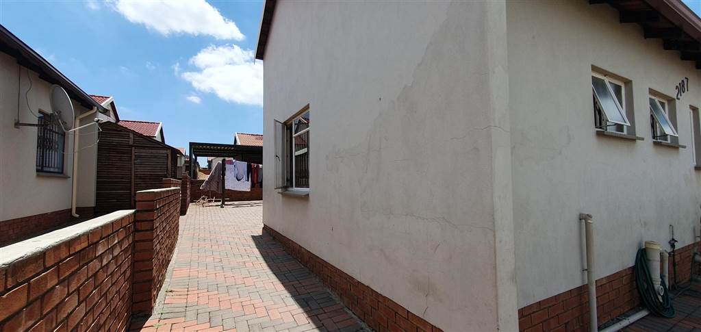3 Bed Townhouse in Duvha Park photo number 5