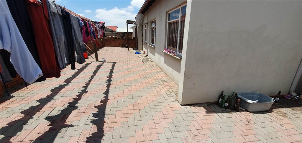 3 Bed Townhouse in Duvha Park photo number 2