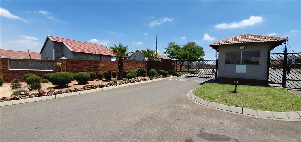 3 Bed Townhouse in Duvha Park photo number 3