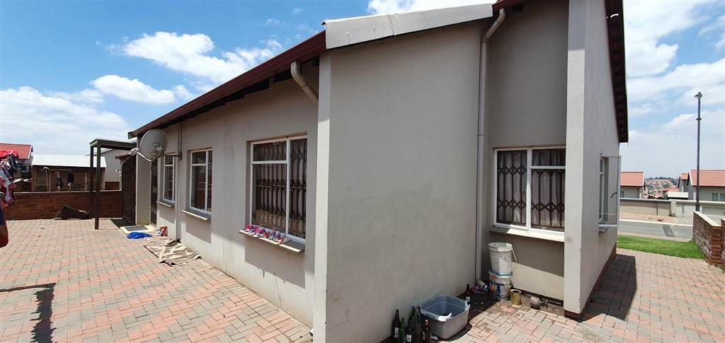 3 Bed Townhouse in Duvha Park photo number 4