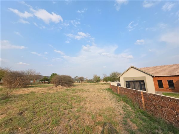 1 319 m² Land
