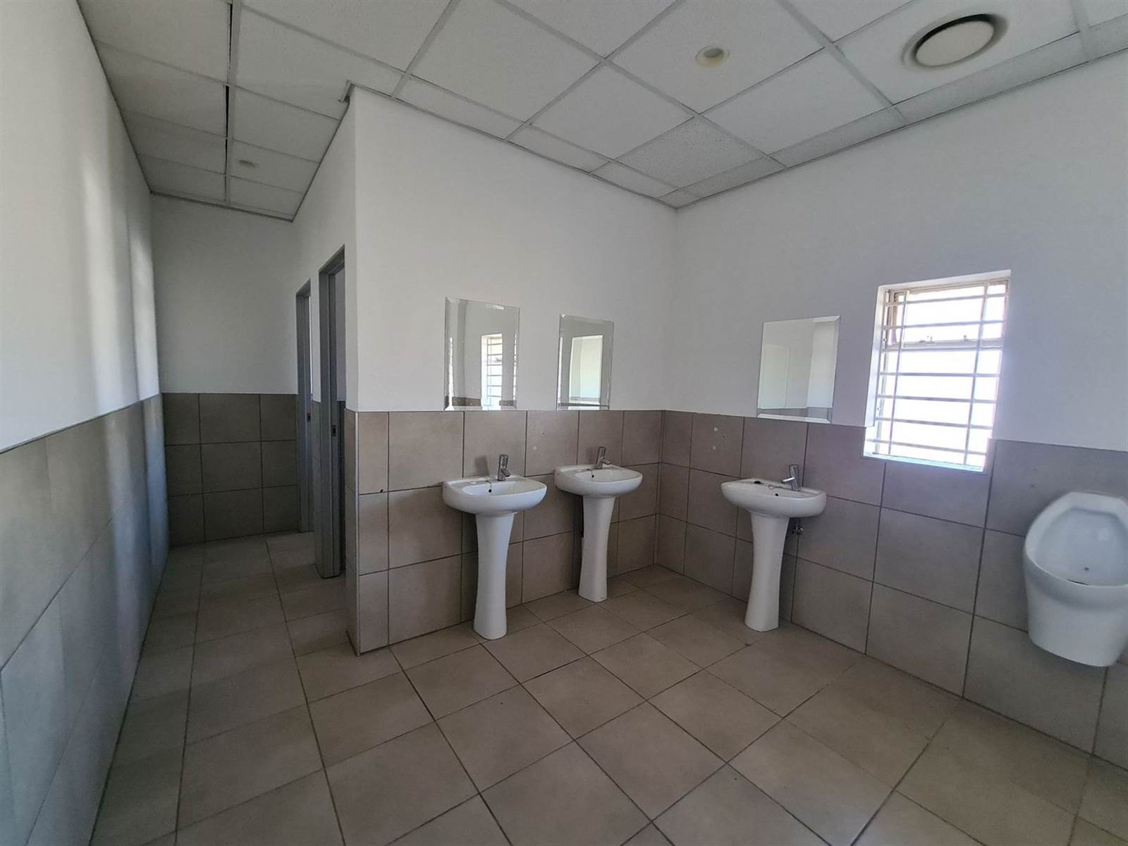 2522  m² Office Space in Potchefstroom Central photo number 17