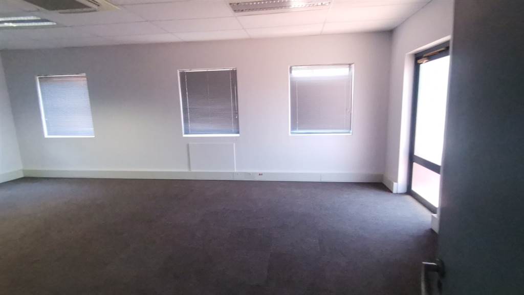 474.1  m² Commercial space in Parktown photo number 24