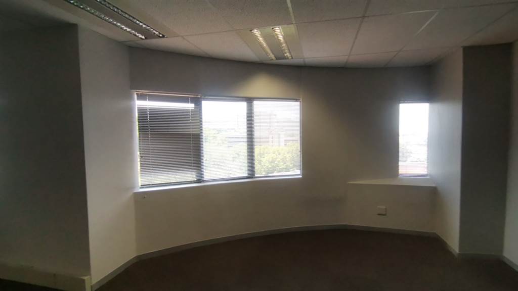 474.1  m² Commercial space in Parktown photo number 10