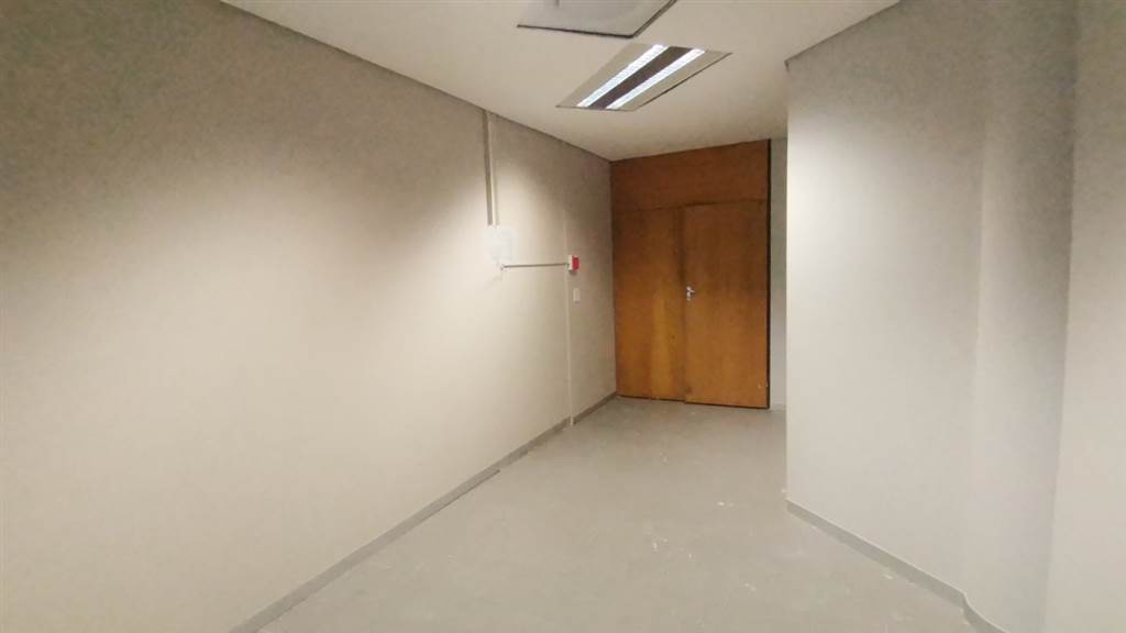 474.1  m² Commercial space in Parktown photo number 21