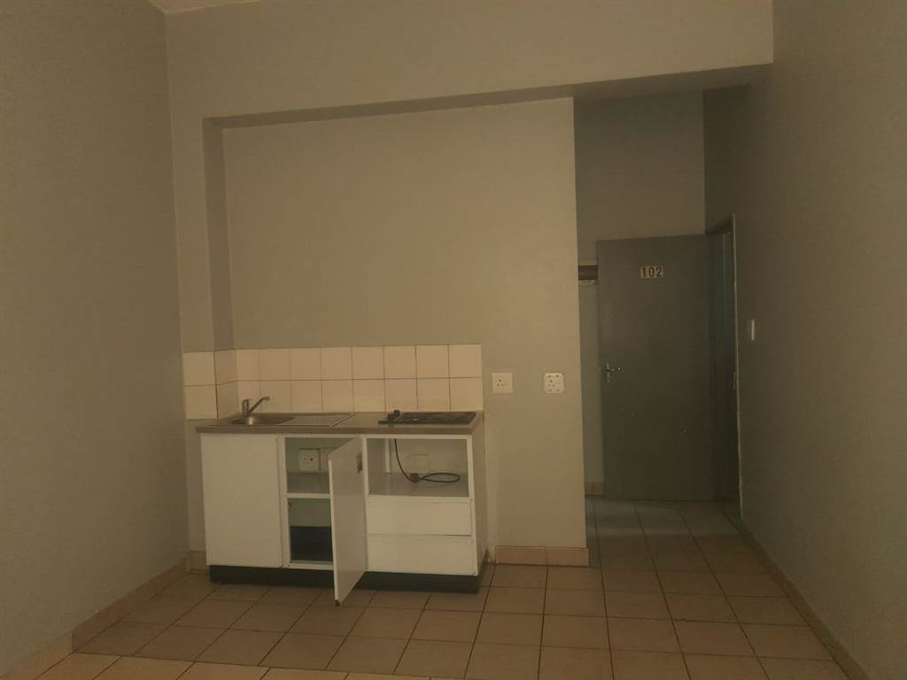 61 Bed Flat in Hillbrow photo number 14