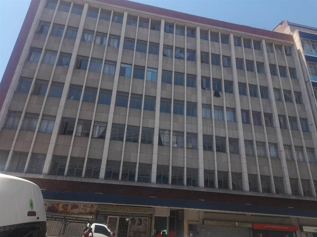 61 Bed Flat in Hillbrow photo number 5