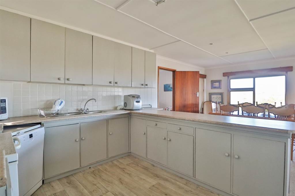 7 Bed House in Stilbaai photo number 8