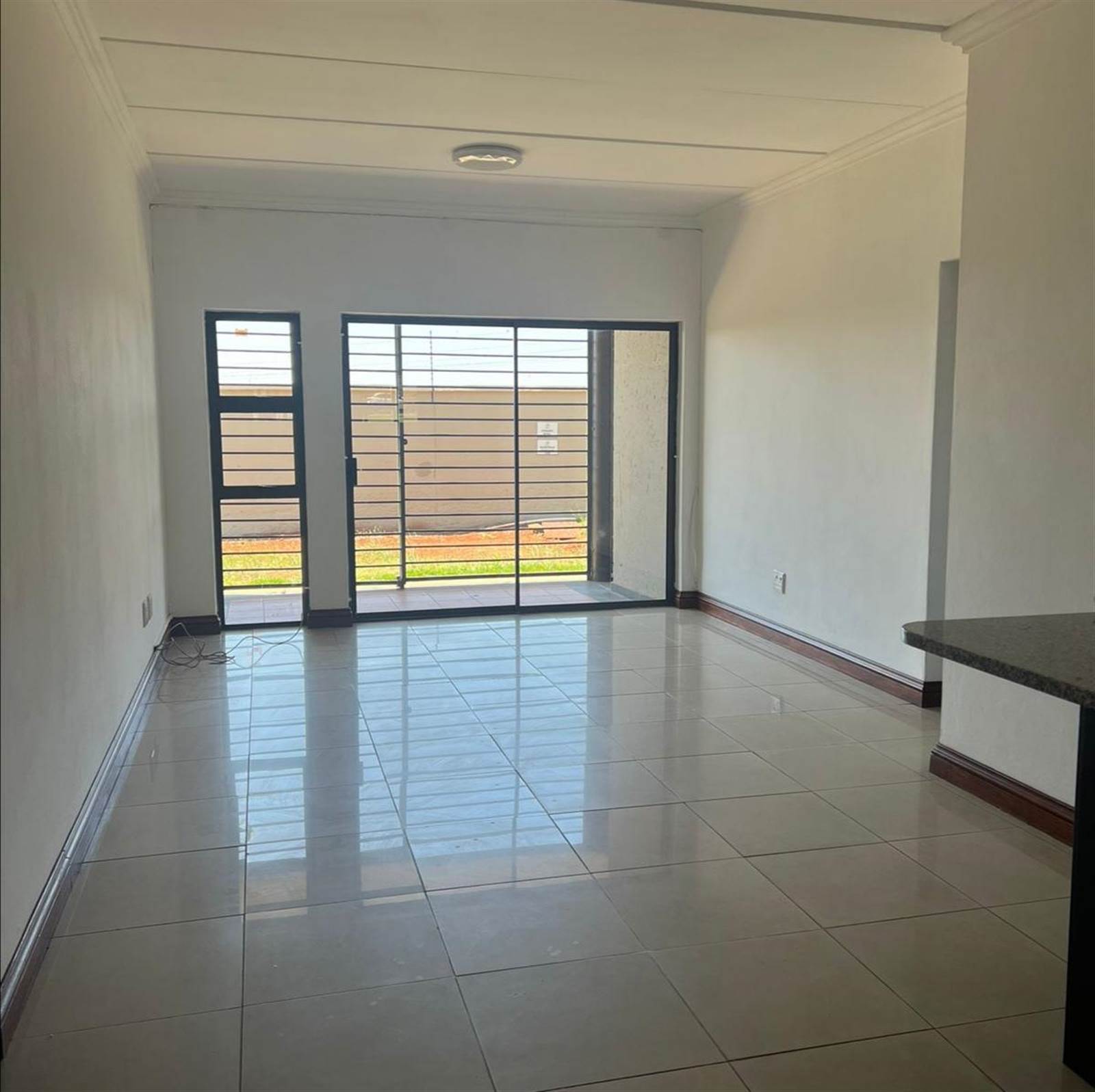2 Bed Townhouse in Lenasia photo number 4