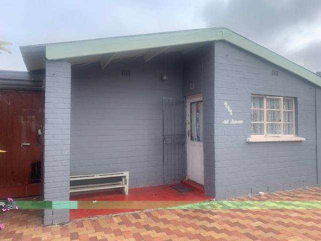 3 Bed House in Hanover Park photo number 4