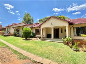 8 Bed House in Sundowner