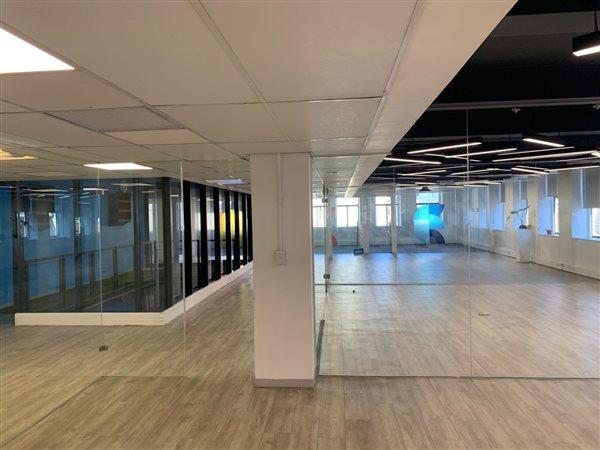 494  m² Commercial space