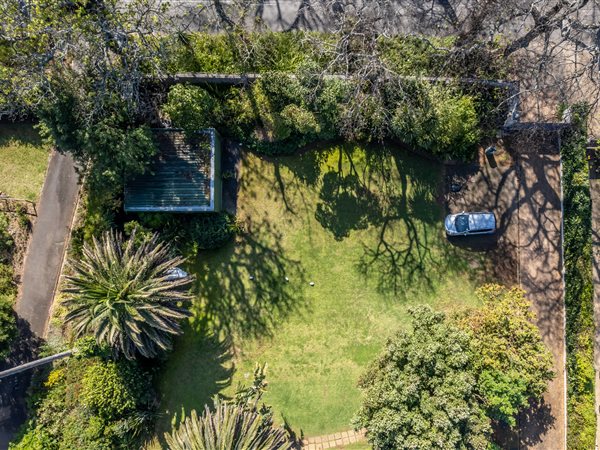 800 m² Land available in Constantia