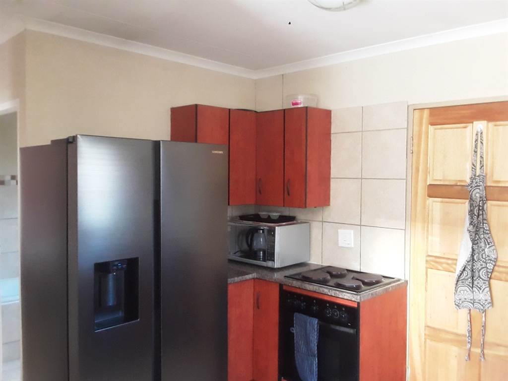 2 Bed House in Leopards Rest Security Estate photo number 6