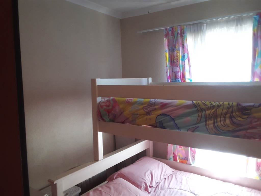 2 Bed House in Leopards Rest Security Estate photo number 12
