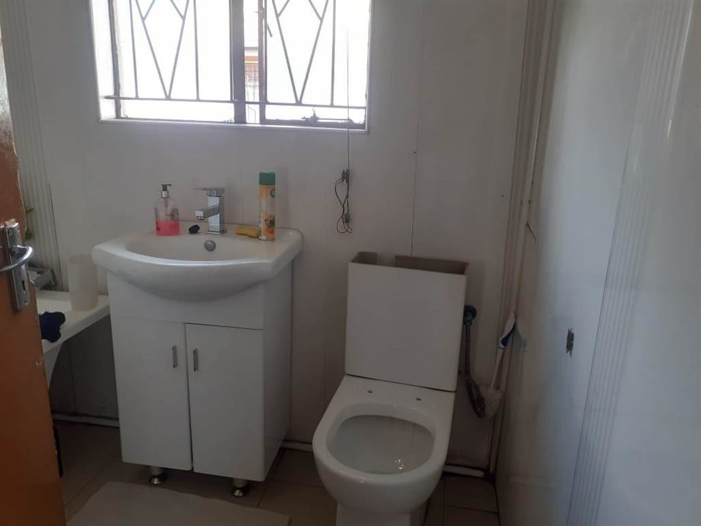 3 Bed House in Sebokeng Zone 6 photo number 9