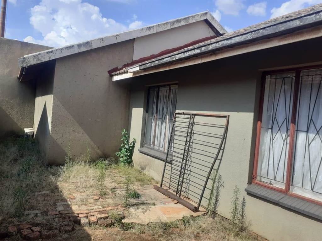 3 Bed House in Sebokeng Zone 6 photo number 12
