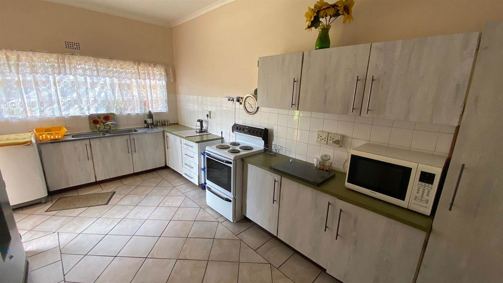 3 Bed House in Carletonville photo number 10