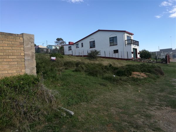 921 m² Land available in Fairview