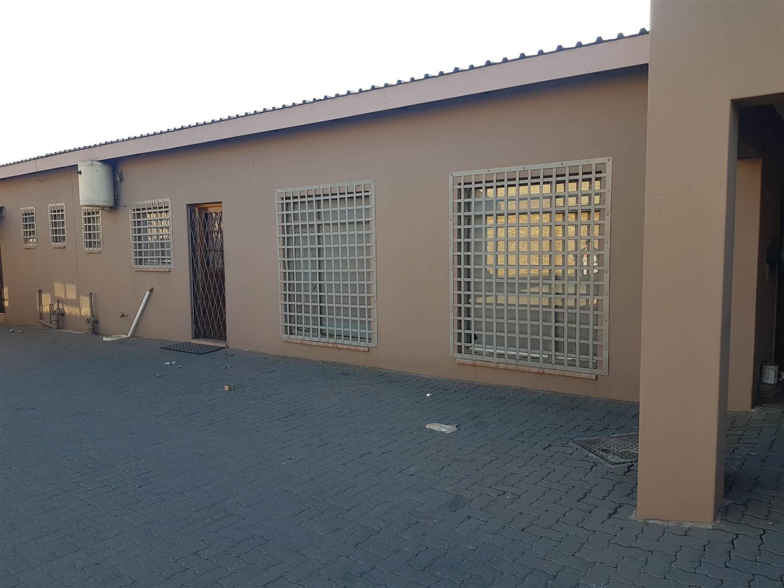 250  m² Commercial space in Witbank Central photo number 17