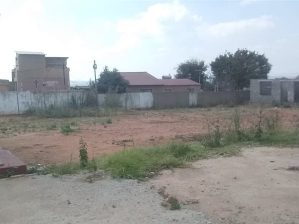 1 052 m² Land