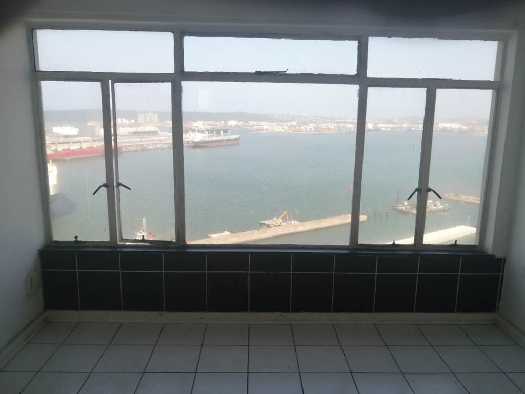 2 Bed Penthouse in Durban CBD photo number 16