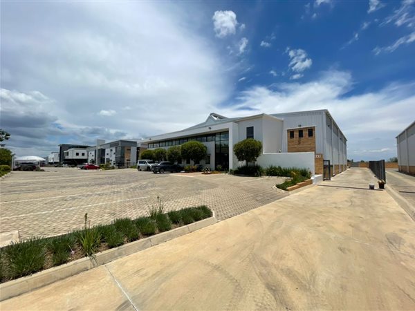 1560  m² Industrial space in Lanseria and surrounds