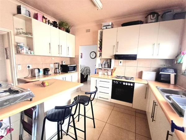 4 Bedroom House 4 Bedroom House