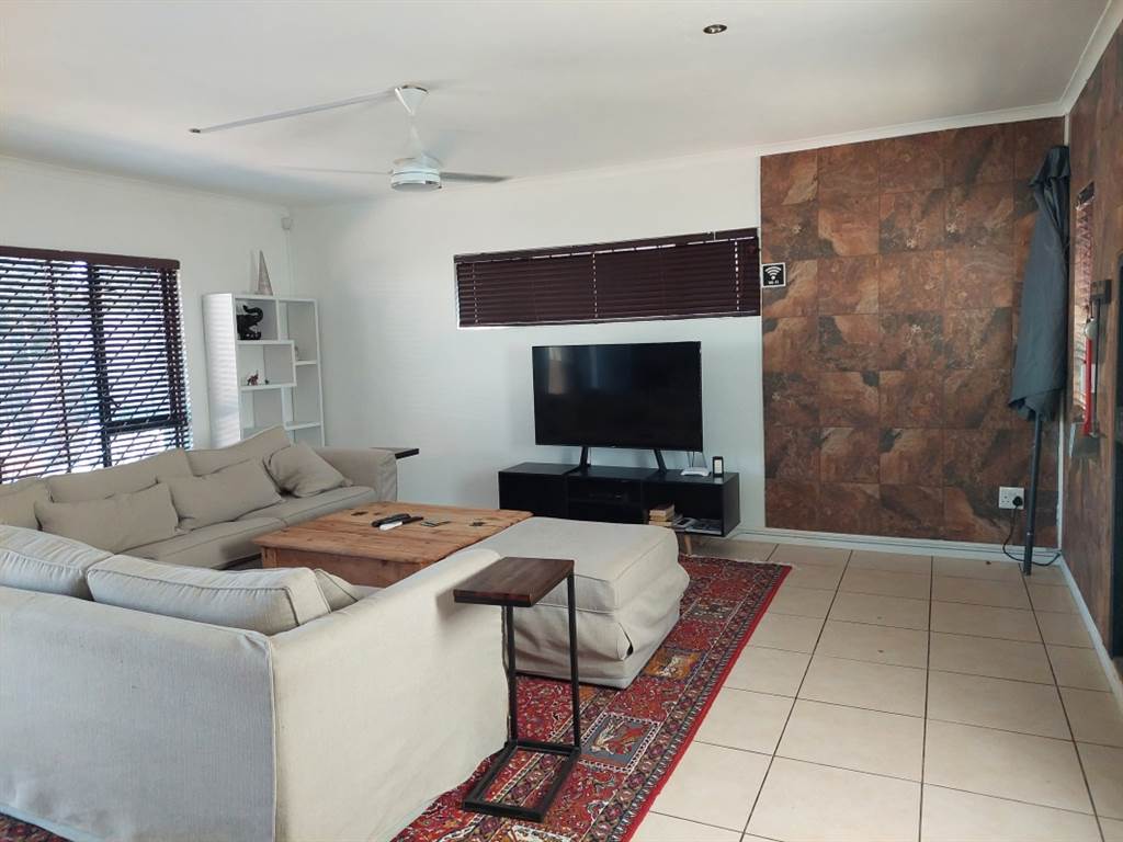 6 Bed House in Gordons Bay Central photo number 4