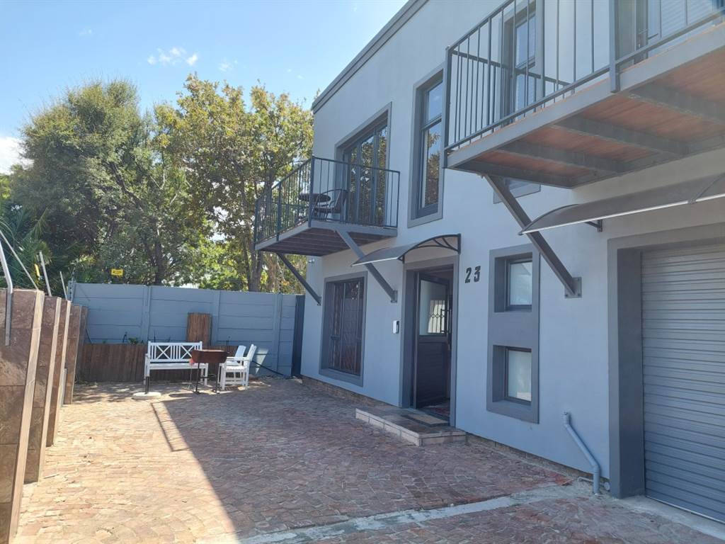 6 Bed House in Gordons Bay Central photo number 3