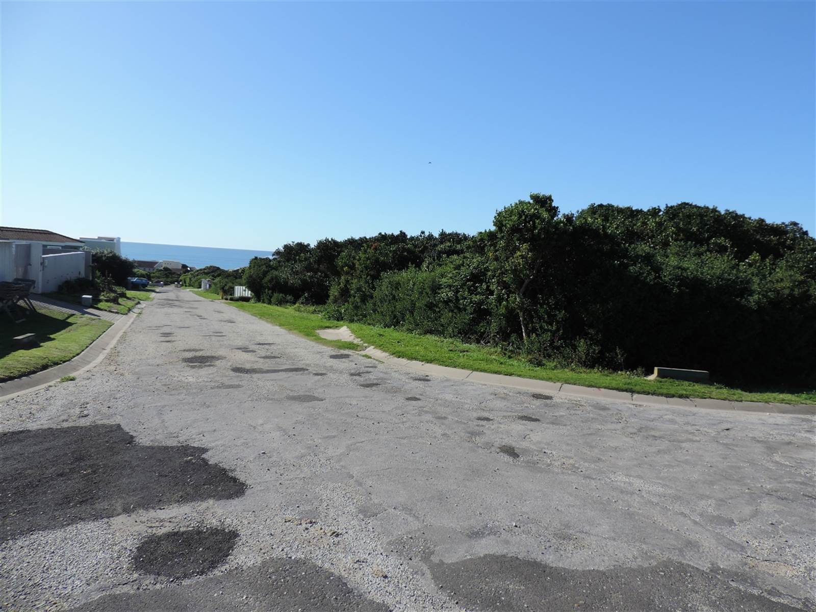 747 m² Land available in St Francis Bay photo number 2