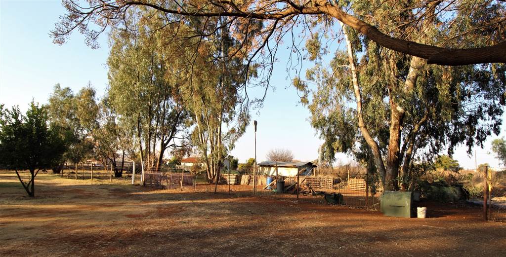 2.4 ha Farm in Randfontein photo number 1