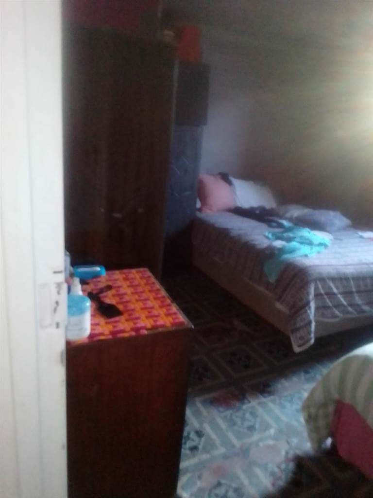 2 Bed House in Khayelitsha photo number 3