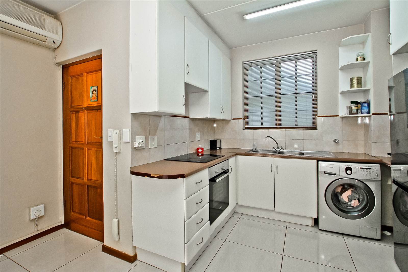 1 Bed Apartment in Saxonwold photo number 5
