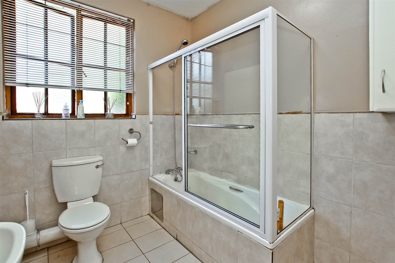 1 Bed Apartment in Saxonwold photo number 9