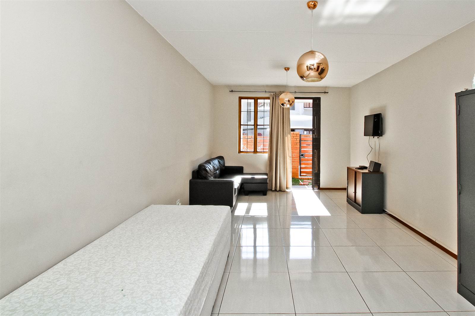 1 Bed Apartment in Saxonwold photo number 6