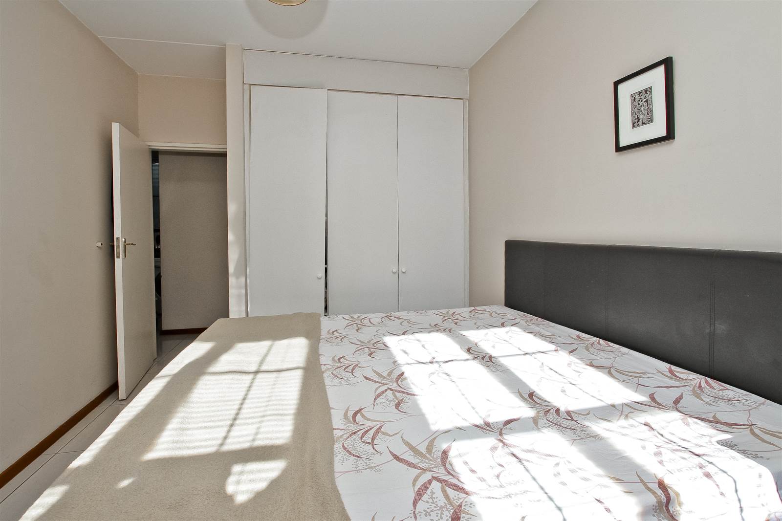 1 Bed Apartment in Saxonwold photo number 7