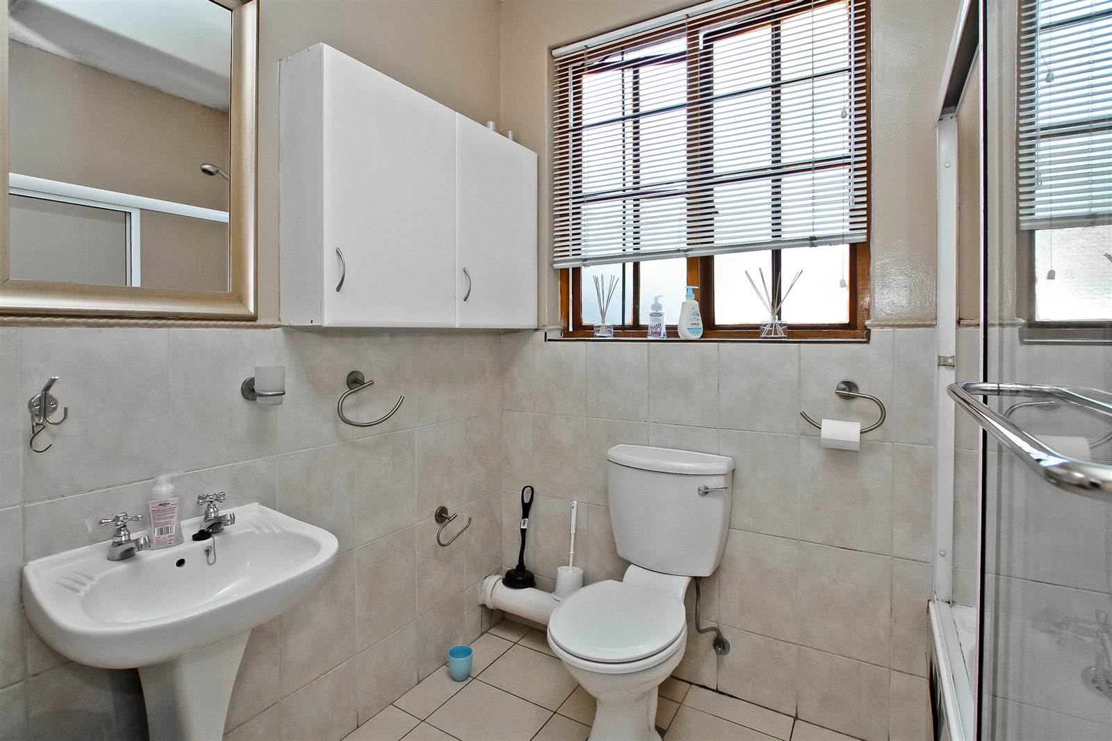 1 Bed Apartment in Saxonwold photo number 10