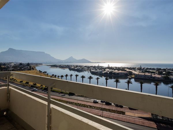 3 Bed Apartment in Milnerton Central