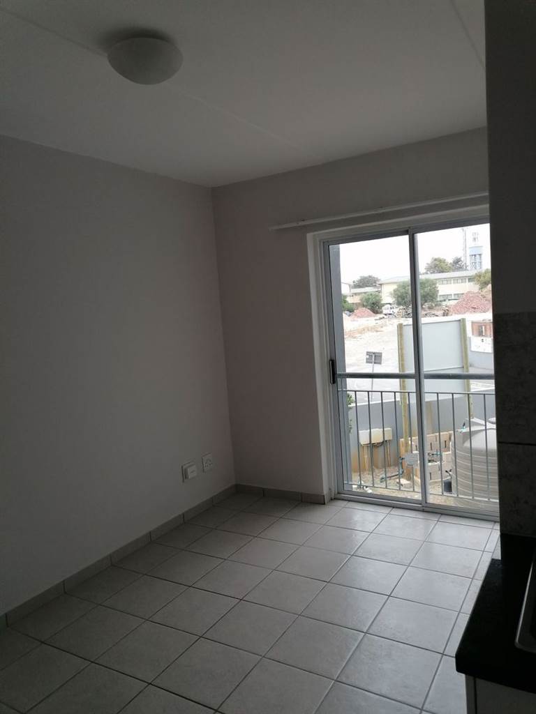 1 Bed Apartment in Bellville South photo number 5
