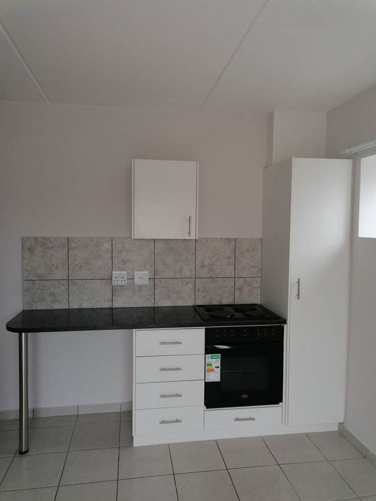 1 Bed Apartment in Bellville South photo number 7