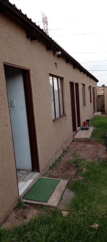 2 Bed House in Naledi photo number 11